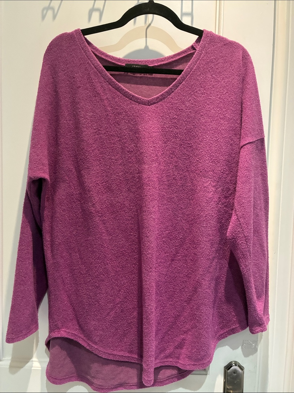 Studio Women’s V-Neck Long Sleever Top in Magenta 👵MT